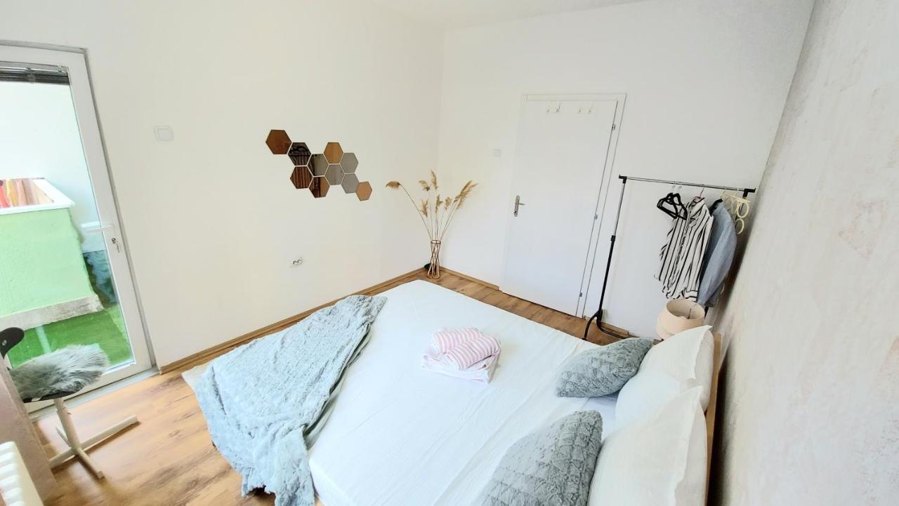 Inner City Two Bedroom Apartment Skopje Eksteriør billede